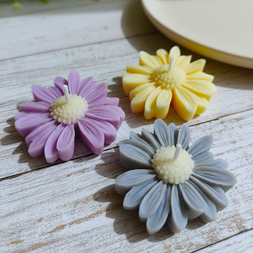 Daisy Candle